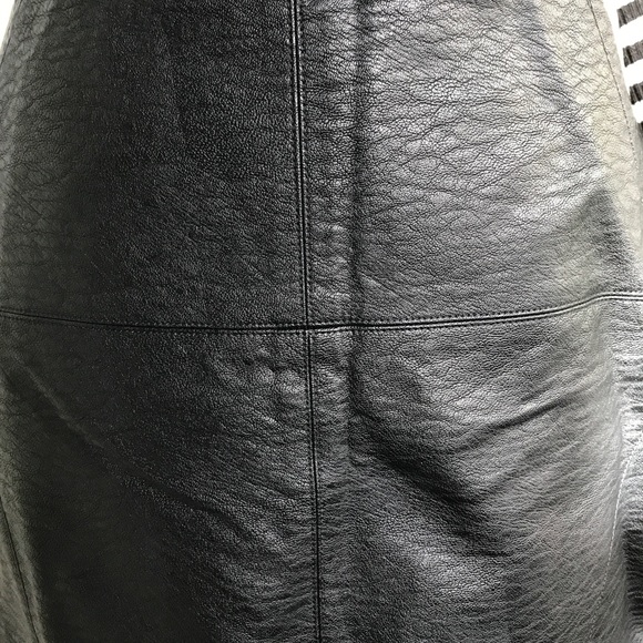 Faux leather high waisted mini skirt - Picture 6 of 7
